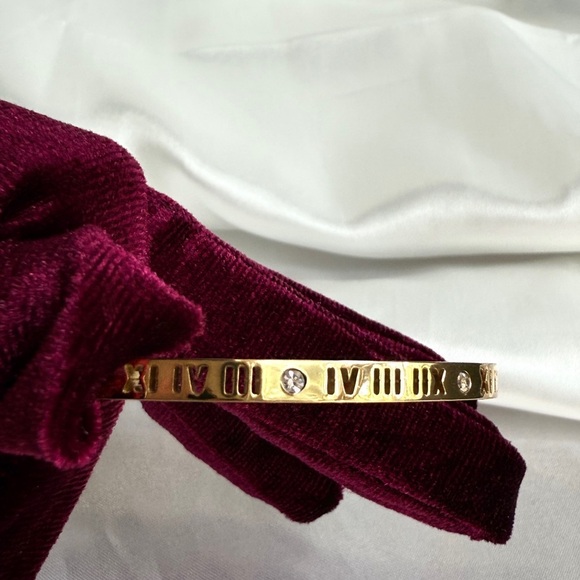 Best bracelet
Stainless steel
Luxury
Roman Numeral Bracelet - Picture 7 of 13